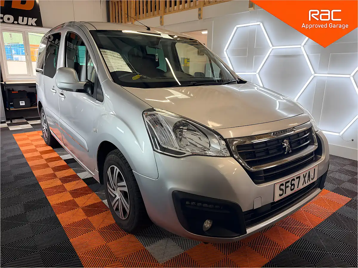 Used 2017 Peugeot Partner Tepee Active B Silver - Front View