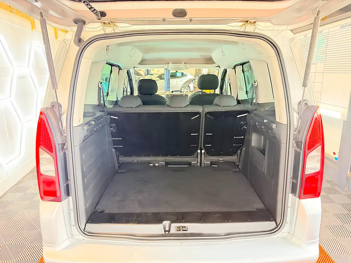 Used 2017 Peugeot Partner Tepee Active B Silver - Interior and Exterior details 10