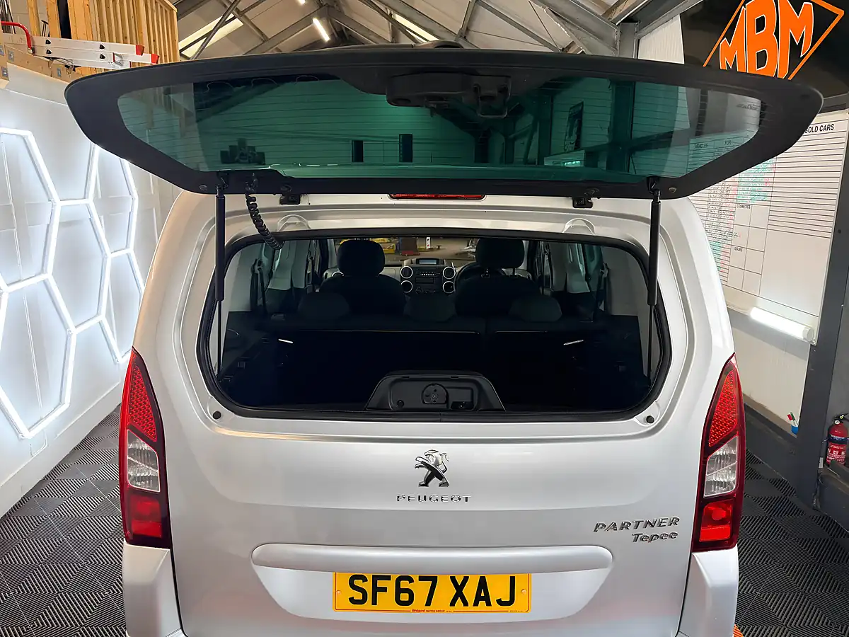 Used 2017 Peugeot Partner Tepee Active B Silver - Interior and Exterior details 12