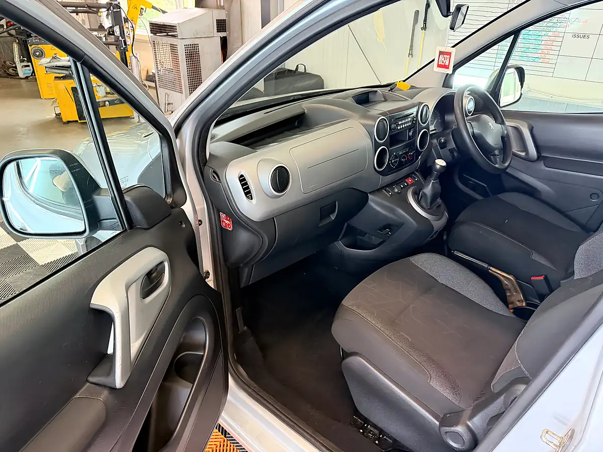 Used 2017 Peugeot Partner Tepee Active B Silver - Interior and Exterior details 13