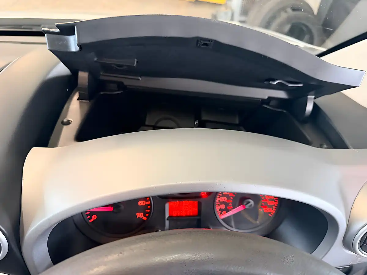 Used 2017 Peugeot Partner Tepee Active B Silver - Interior and Exterior details 15