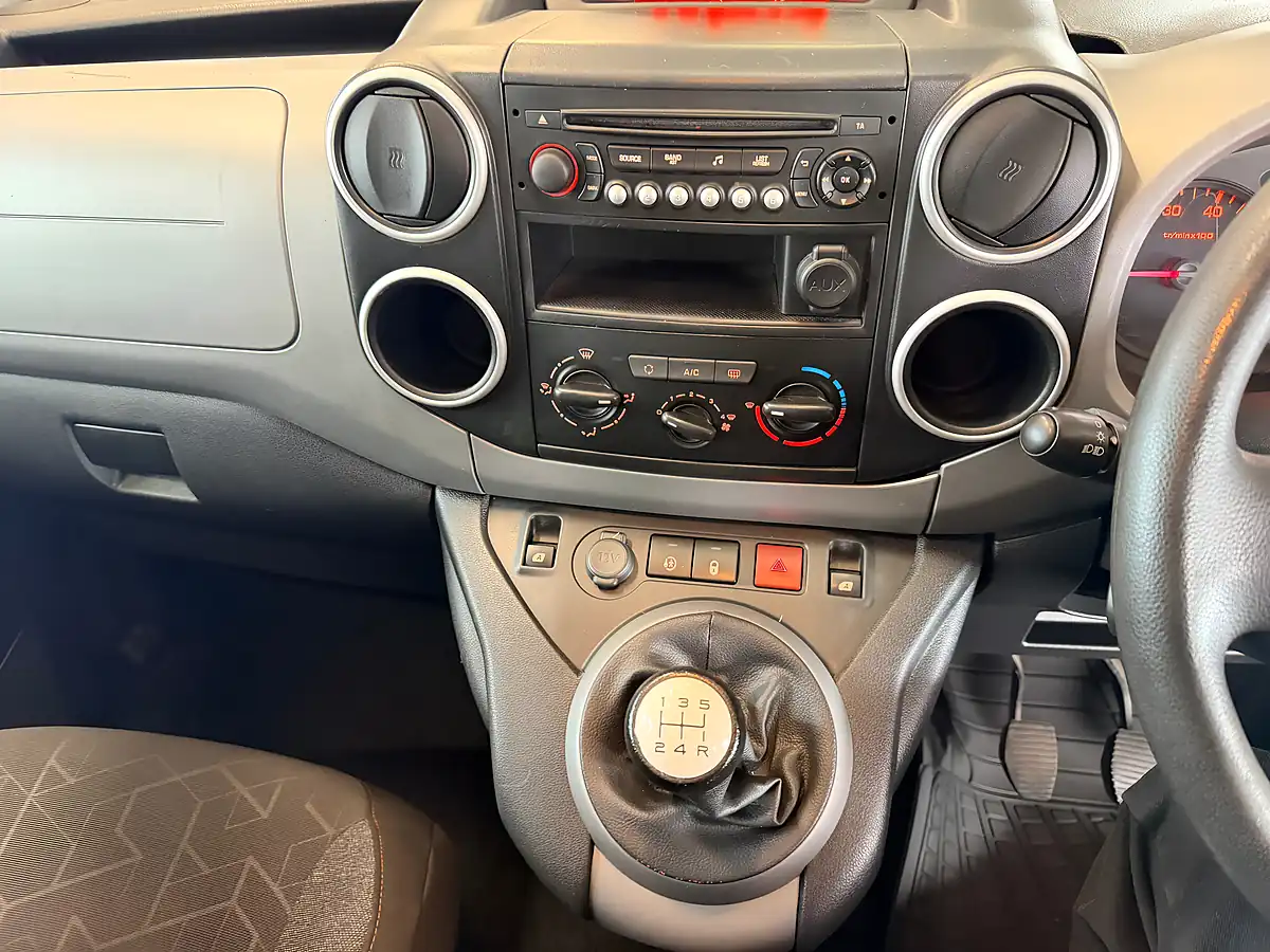 Used 2017 Peugeot Partner Tepee Active B Silver - Interior and Exterior details 16