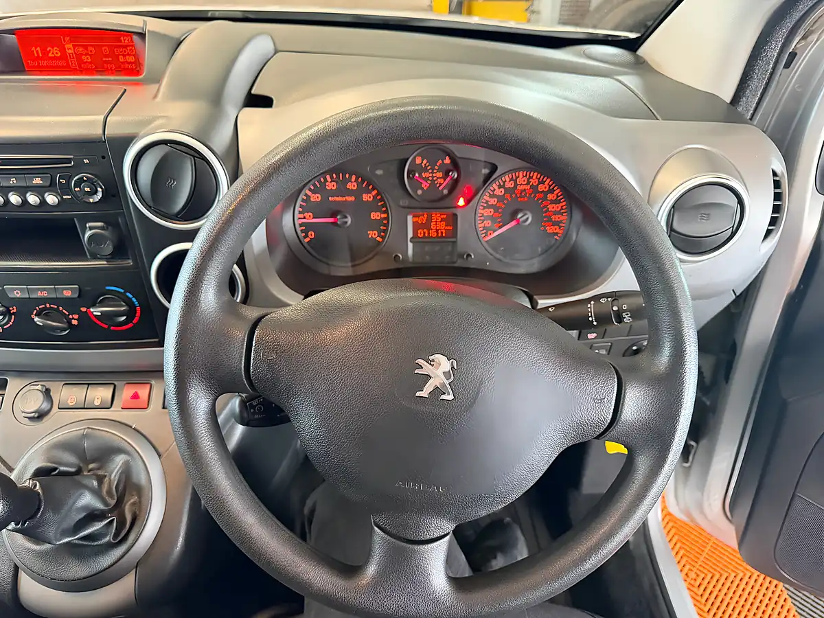 Used 2017 Peugeot Partner Tepee Active B Silver - Interior and Exterior details 17
