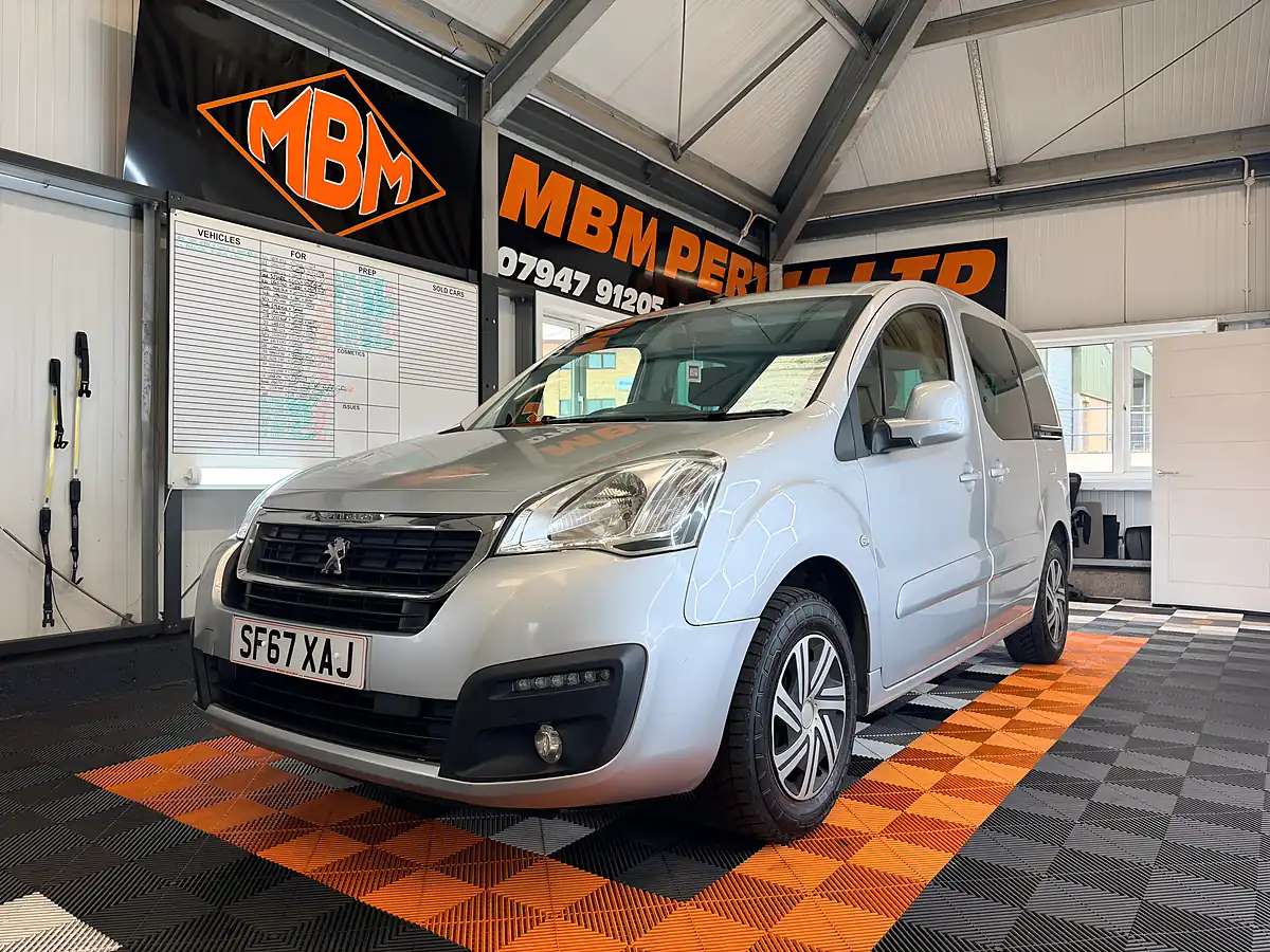 Used 2017 Peugeot Partner Tepee Active B Silver - Interior and Exterior details 3