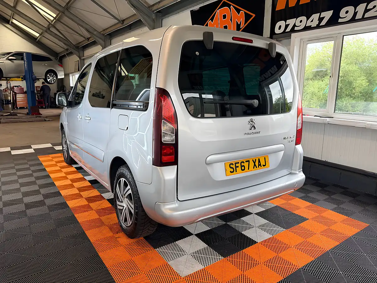 Used 2017 Peugeot Partner Tepee Active B Silver - Interior and Exterior details 4