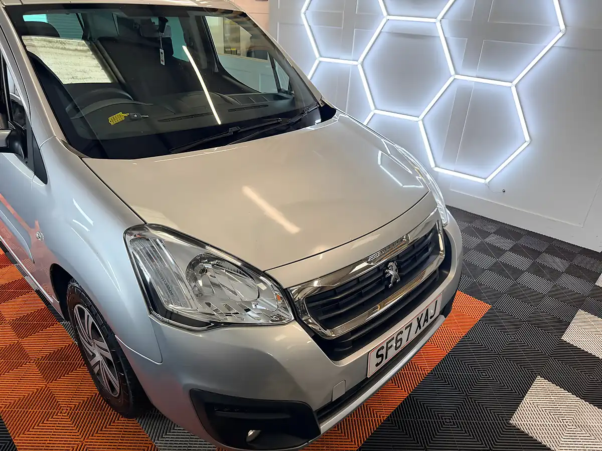 Used 2017 Peugeot Partner Tepee Active B Silver - Interior and Exterior details 8