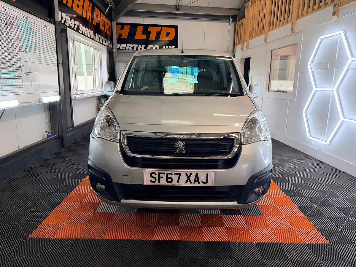 Used 2017 Peugeot Partner Tepee Active B Silver - Interior and Exterior details 9