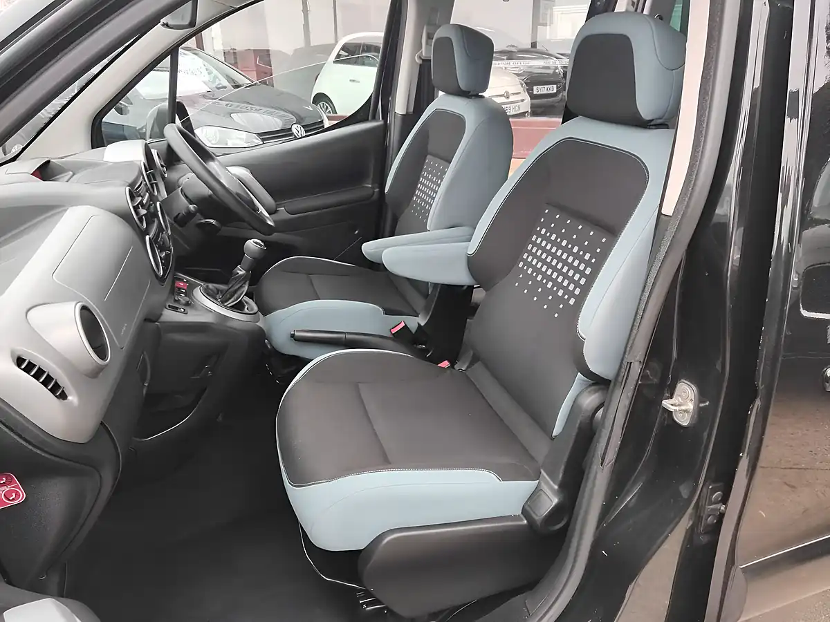 Used 2017 Peugeot Partner Tepee Active Black - Interior and Exterior details 16