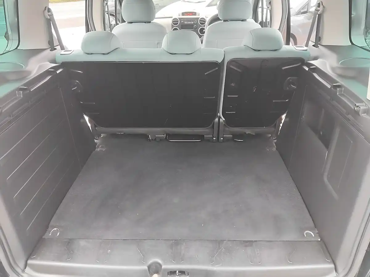 Used 2017 Peugeot Partner Tepee Active Black - Interior and Exterior details 18
