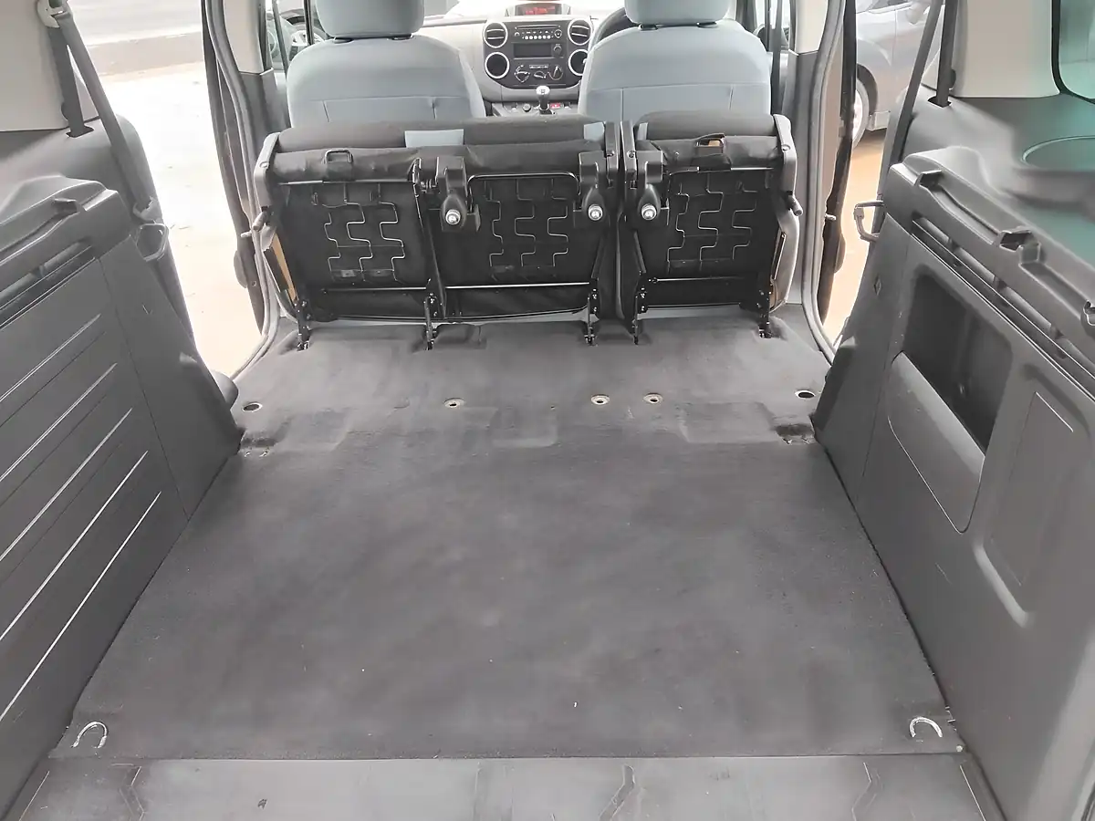 Used 2017 Peugeot Partner Tepee Active Black - Interior and Exterior details 19
