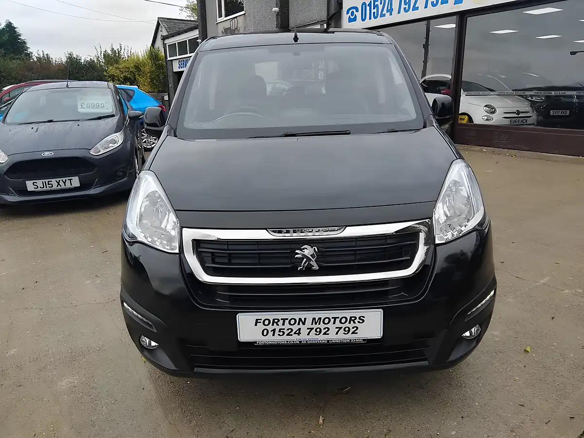 Used 2017 Peugeot Partner Tepee Active Black - Interior and Exterior details 3