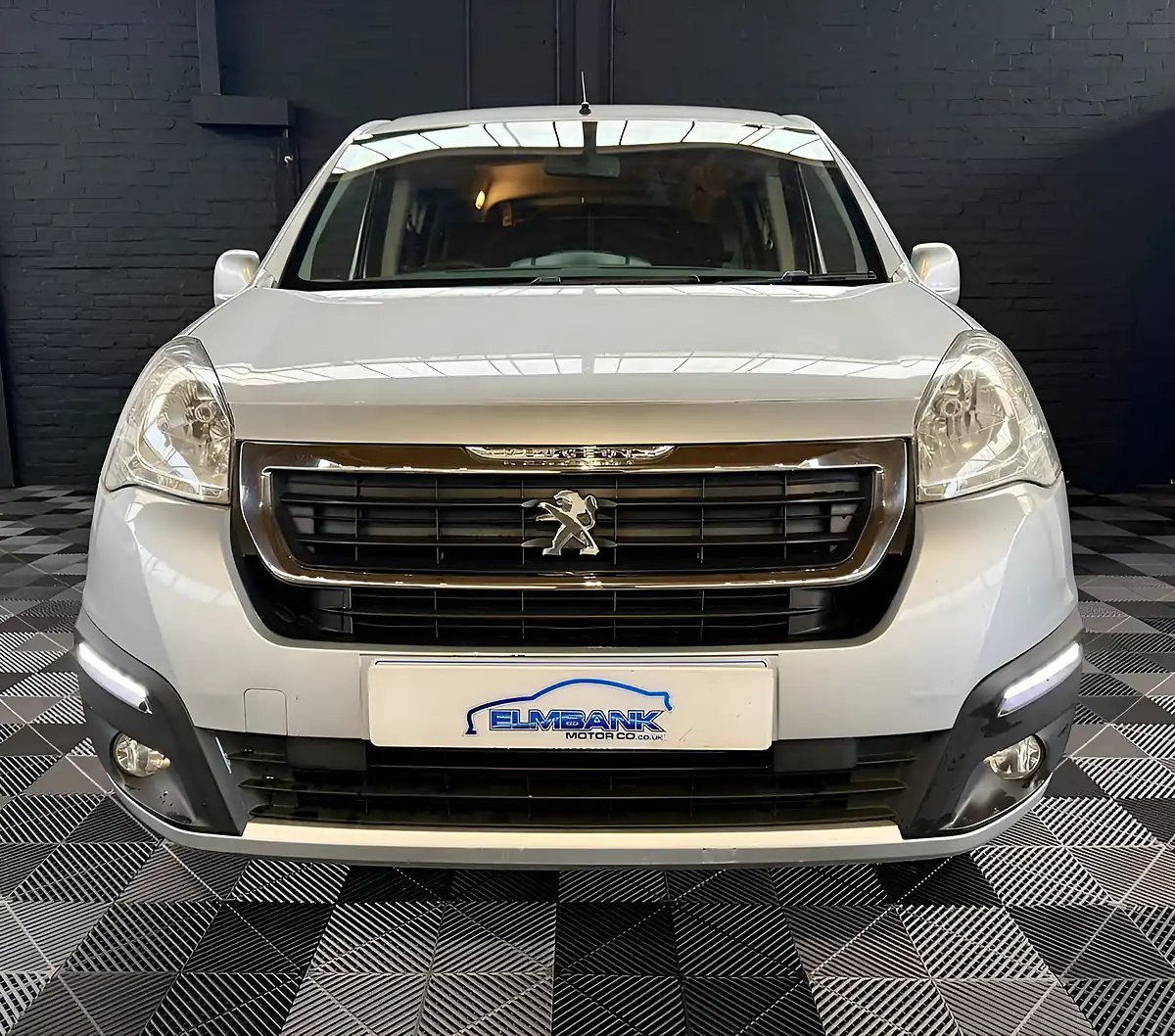 Used 2017 Peugeot Partner Tepee Allure Metallic Silver - Interior and Exterior details 10