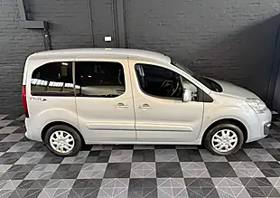Used 2017 Peugeot Partner Tepee Allure Metallic Silver - Interior and Exterior details 11