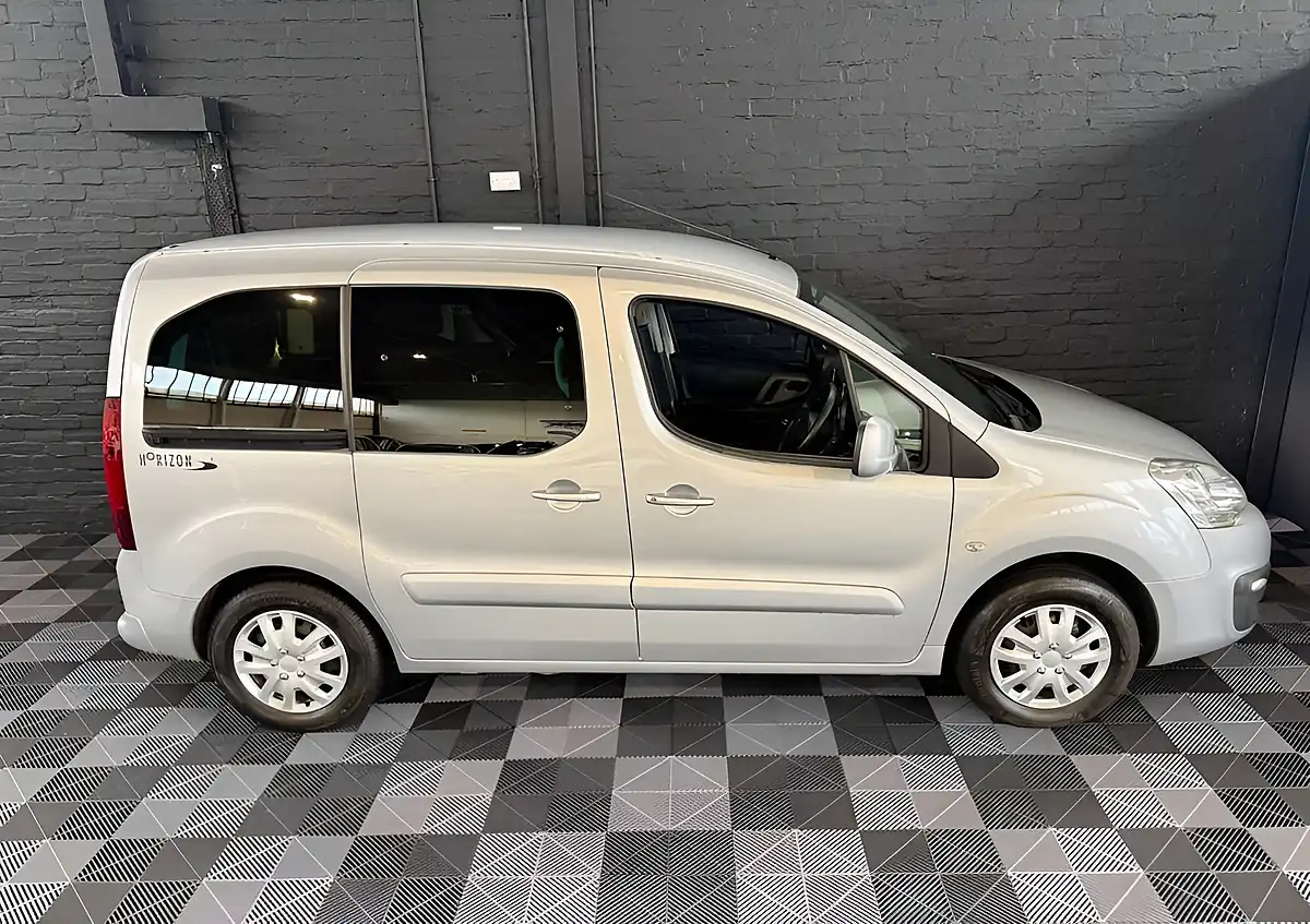 Used 2017 Peugeot Partner Tepee Allure Metallic Silver - Interior and Exterior details 11