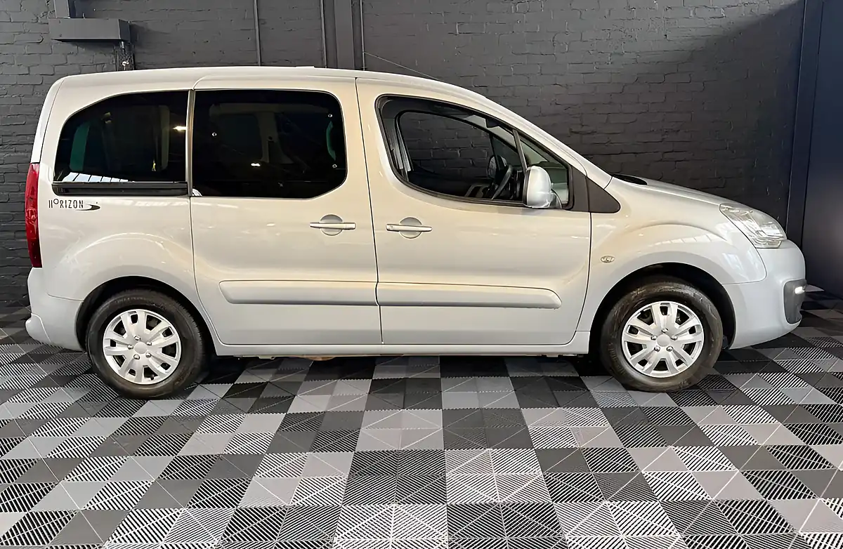 Used 2017 Peugeot Partner Tepee Allure Metallic Silver - Interior and Exterior details 12