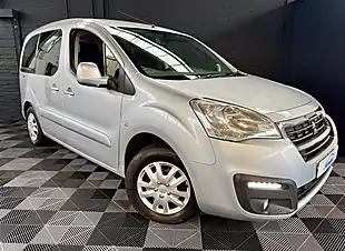 Used 2017 Peugeot Partner Tepee Allure Metallic Silver - Interior and Exterior details 13