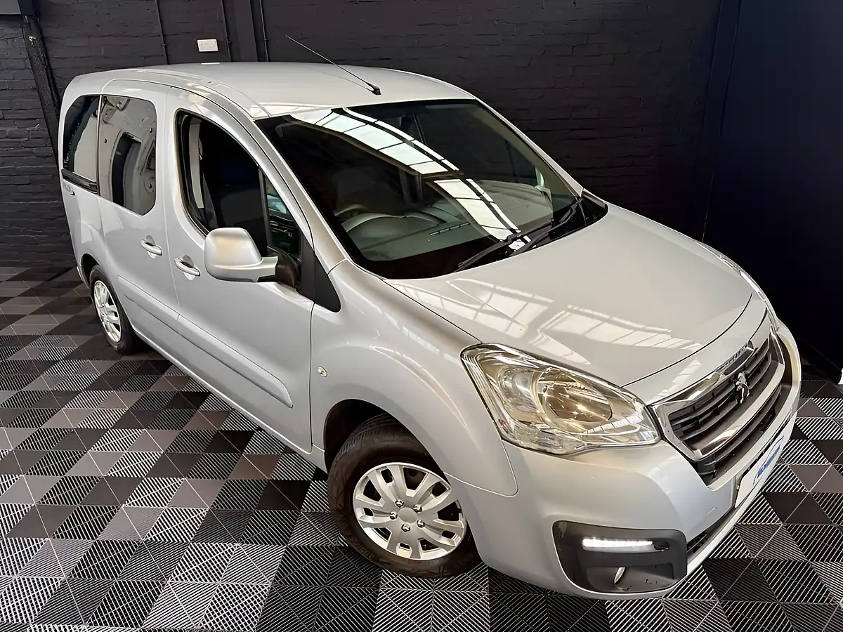 Used 2017 Peugeot Partner Tepee Allure Metallic Silver - Interior and Exterior details 14