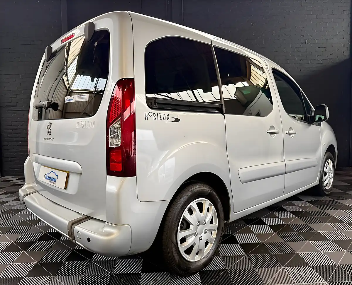 Used 2017 Peugeot Partner Tepee Allure Metallic Silver - Interior and Exterior details 16