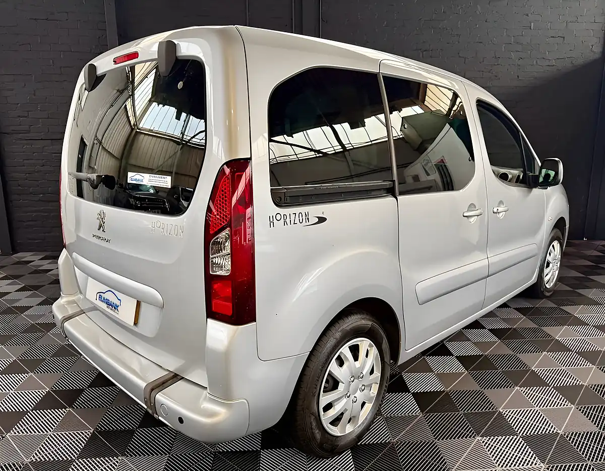 Used 2017 Peugeot Partner Tepee Allure Metallic Silver - Interior and Exterior details 18