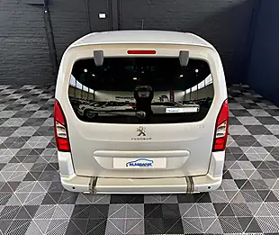 Used 2017 Peugeot Partner Tepee Allure Metallic Silver - Interior and Exterior details 19