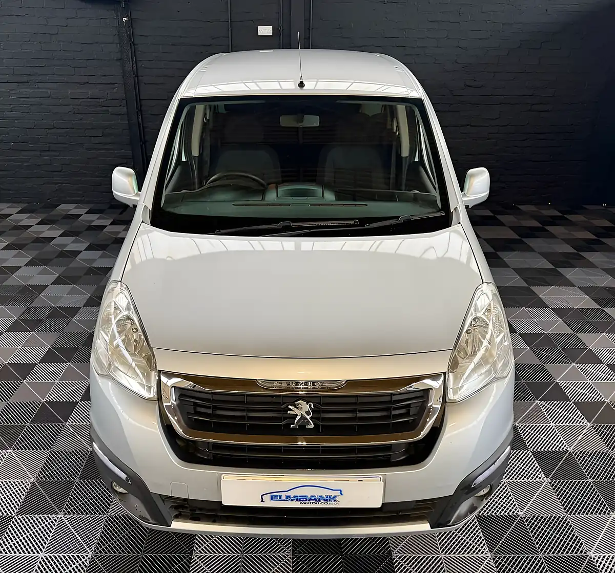 Used 2017 Peugeot Partner Tepee Allure Metallic Silver - Interior and Exterior details 6