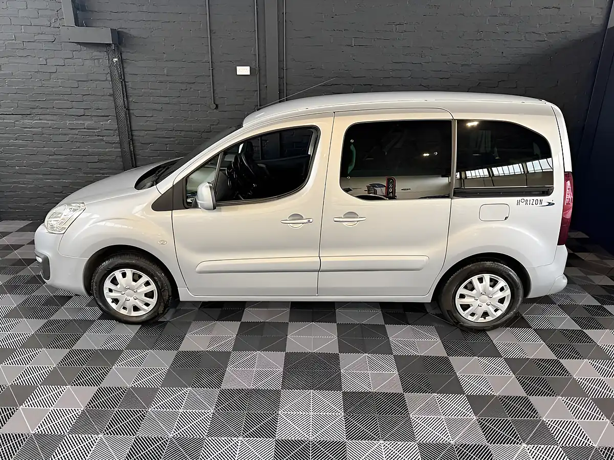 Used 2017 Peugeot Partner Tepee Allure Metallic Silver - Interior and Exterior details 8