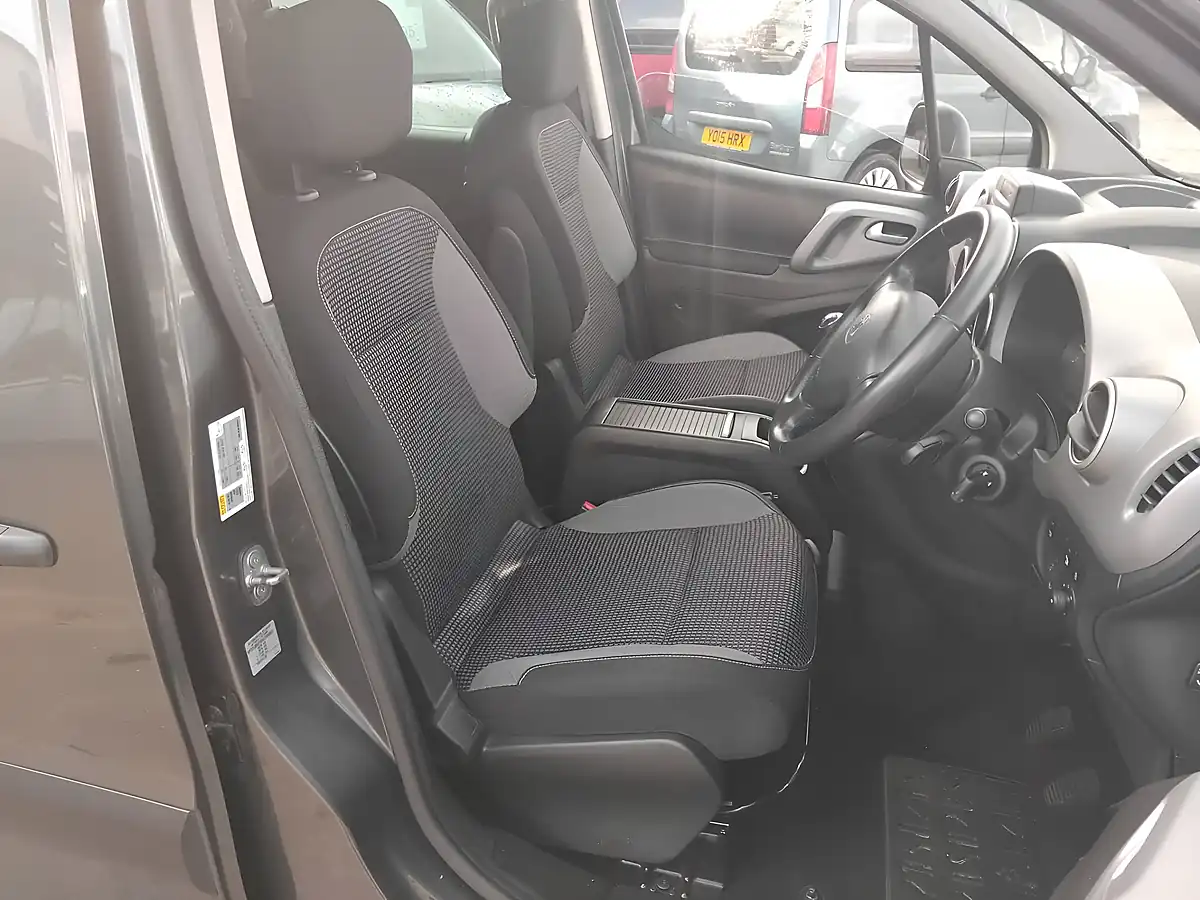 Used 2017 Peugeot Partner Tepee Outdoor Grey - Interior and Exterior details 11
