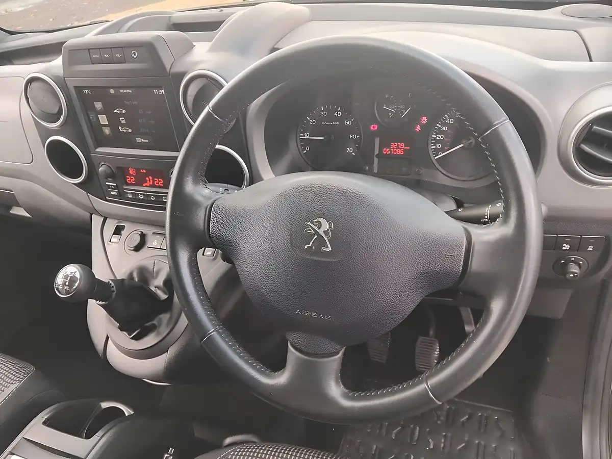 Used 2017 Peugeot Partner Tepee Outdoor Grey - Interior and Exterior details 12