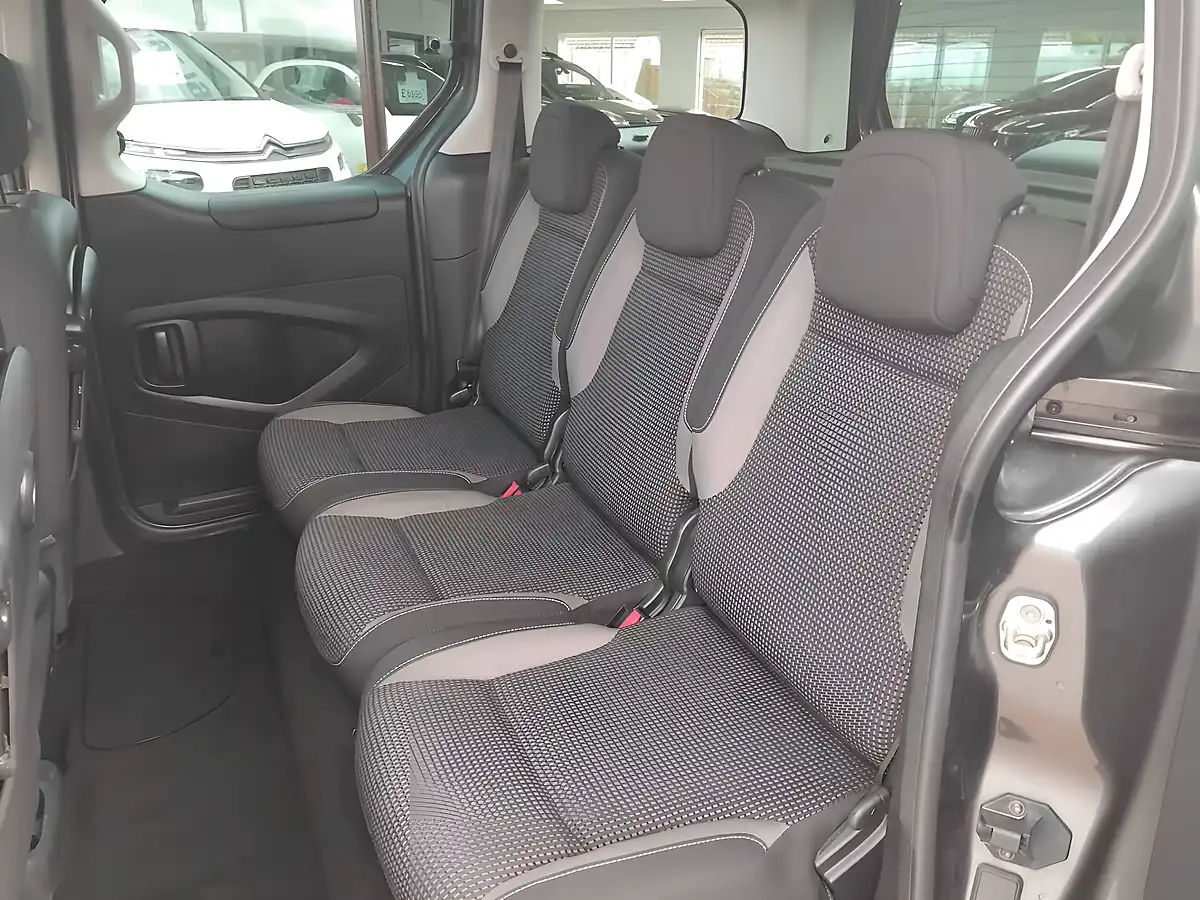 Used 2017 Peugeot Partner Tepee Outdoor Grey - Interior and Exterior details 15