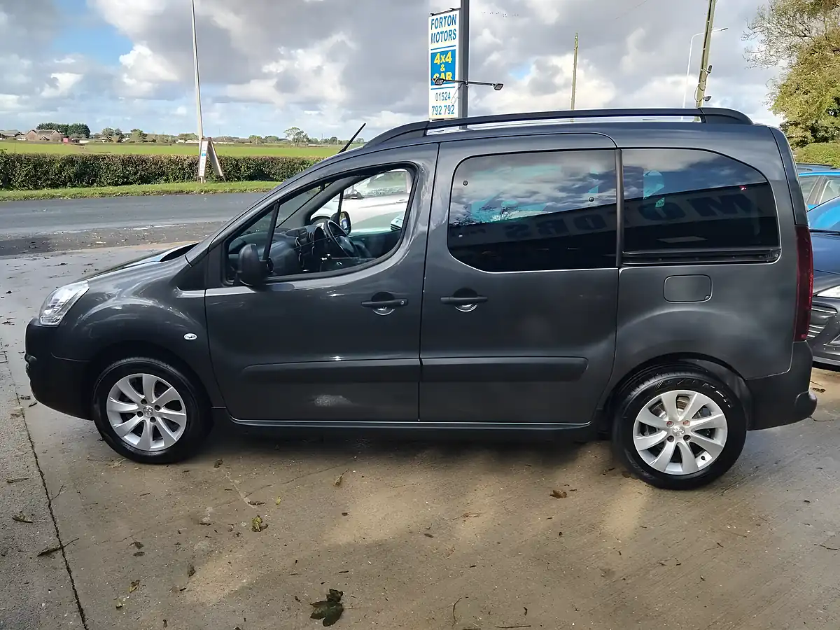 Used 2017 Peugeot Partner Tepee Outdoor Grey - Interior and Exterior details 5