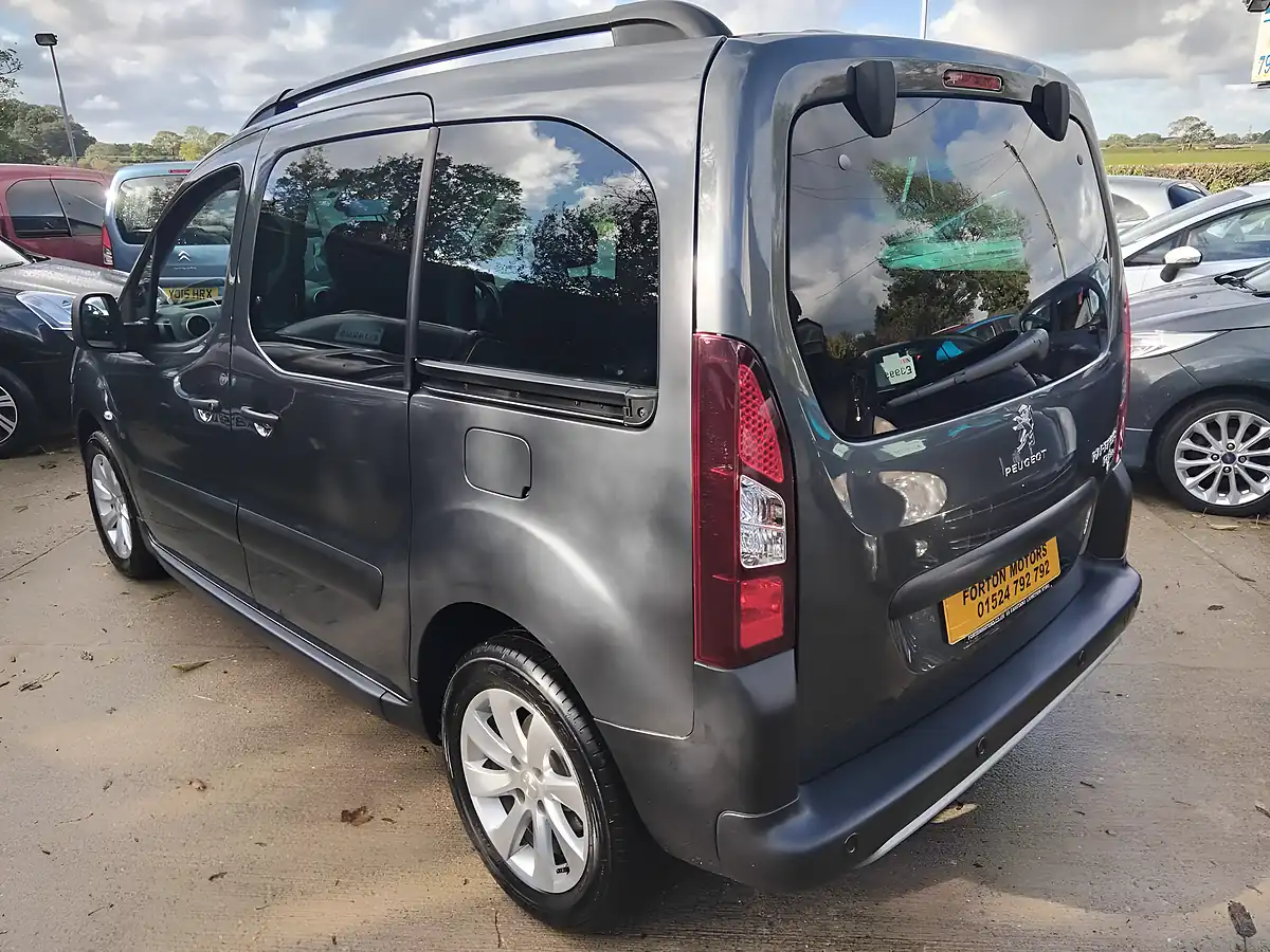 Used 2017 Peugeot Partner Tepee Outdoor Grey - Interior and Exterior details 6