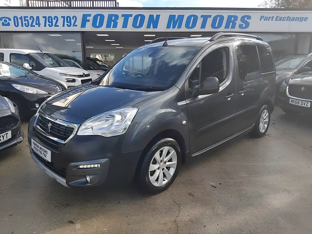 Used 2017 Peugeot Partner Tepee Outdoor Grey - Interior and Exterior details 9