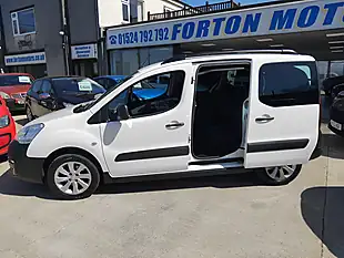 Used 2017 Peugeot Partner Tepee Outdoor White - Interior and Exterior details 10
