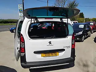 Used 2017 Peugeot Partner Tepee Outdoor White - Interior and Exterior details 11