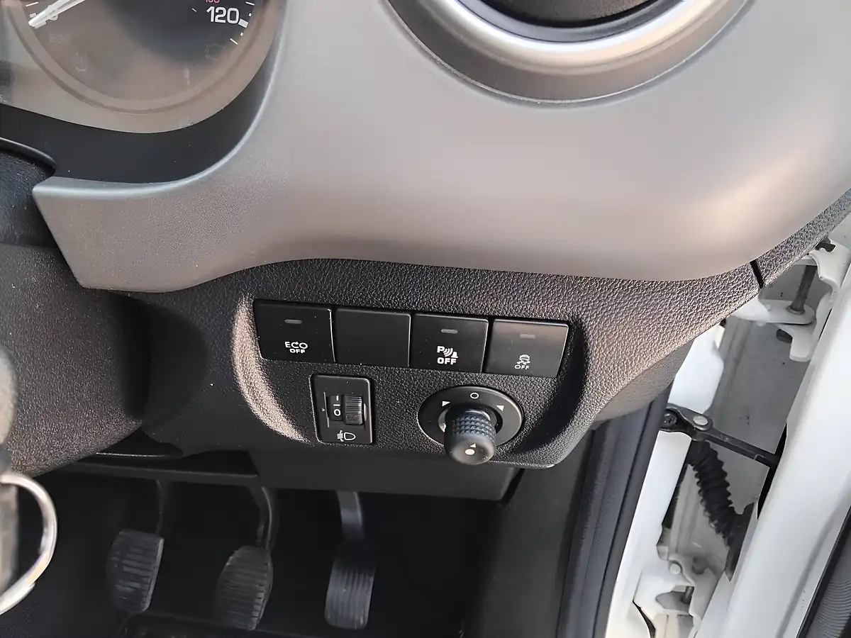 Used 2017 Peugeot Partner Tepee Outdoor White - Interior and Exterior details 17