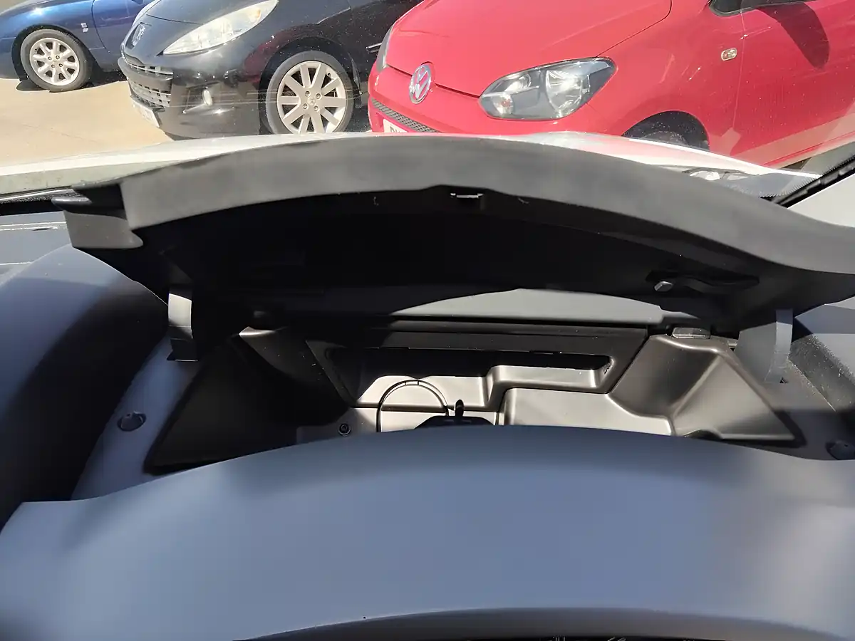Used 2017 Peugeot Partner Tepee Outdoor White - Interior and Exterior details 18