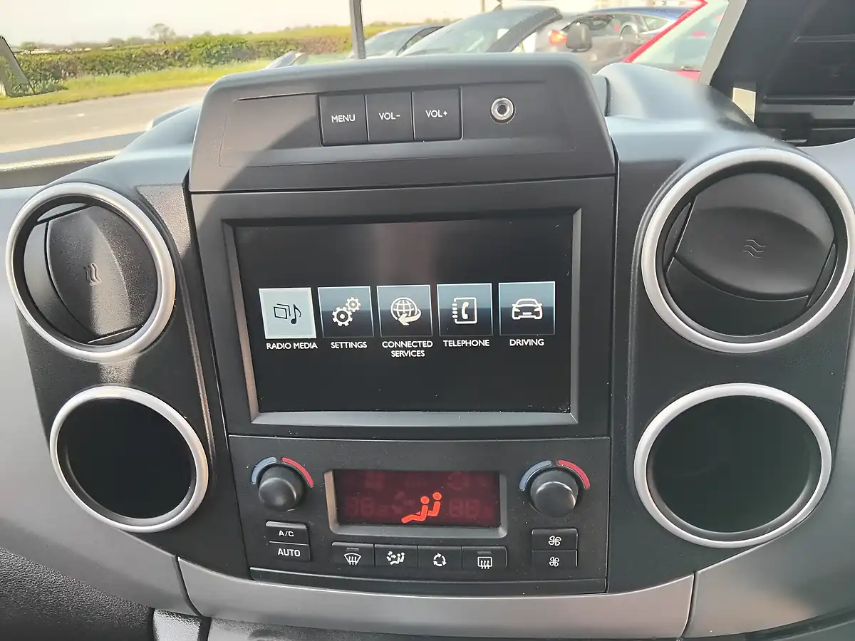 Used 2017 Peugeot Partner Tepee Outdoor White - Interior and Exterior details 20