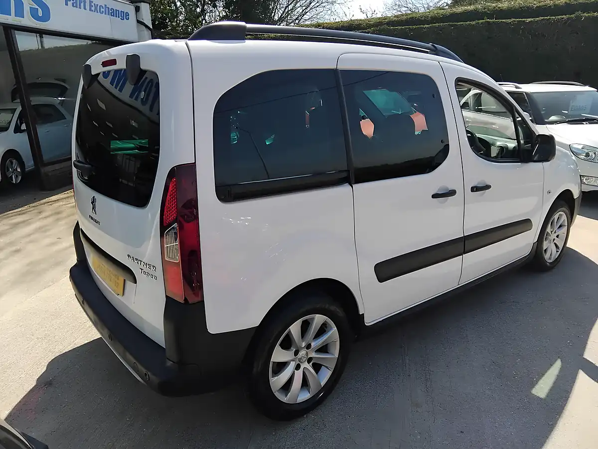 Used 2017 Peugeot Partner Tepee Outdoor White - Interior and Exterior details 8
