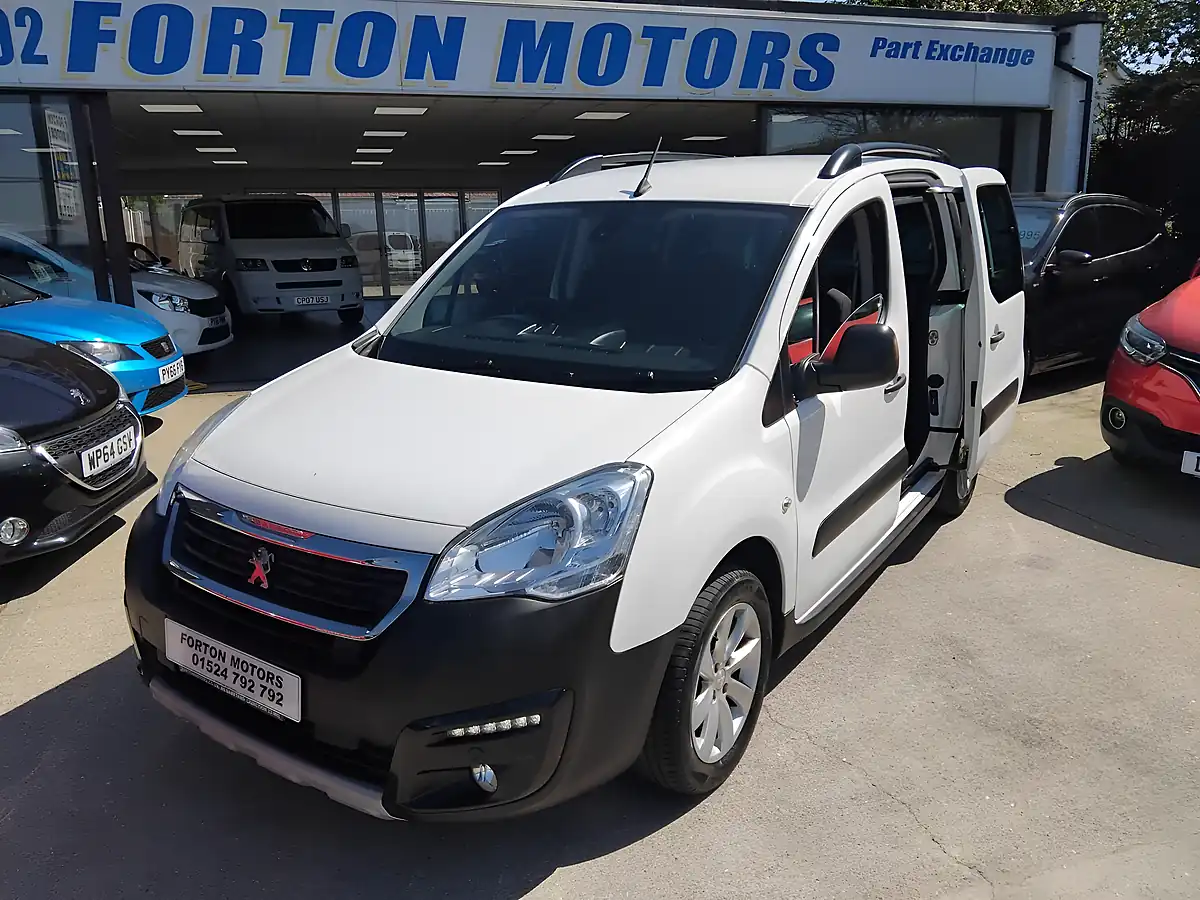 Used 2017 Peugeot Partner Tepee Outdoor White - Interior and Exterior details 9