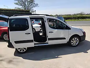 Used 2017 Peugeot Partner Tepee Outdoor White - Interior and Exterior details 12