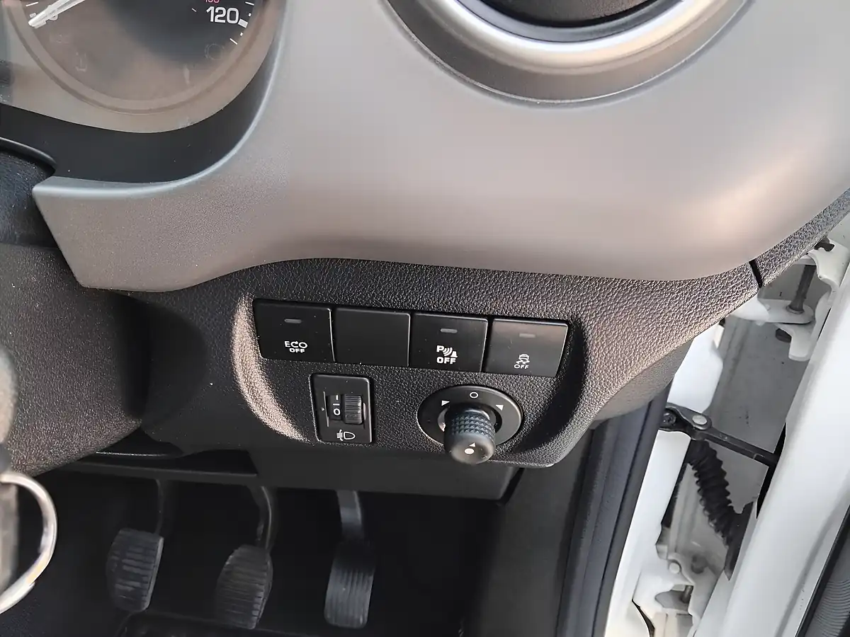 Used 2017 Peugeot Partner Tepee Outdoor White - Interior and Exterior details 17