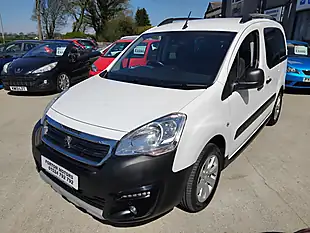 Used 2017 Peugeot Partner Tepee Outdoor White - Interior and Exterior details 4