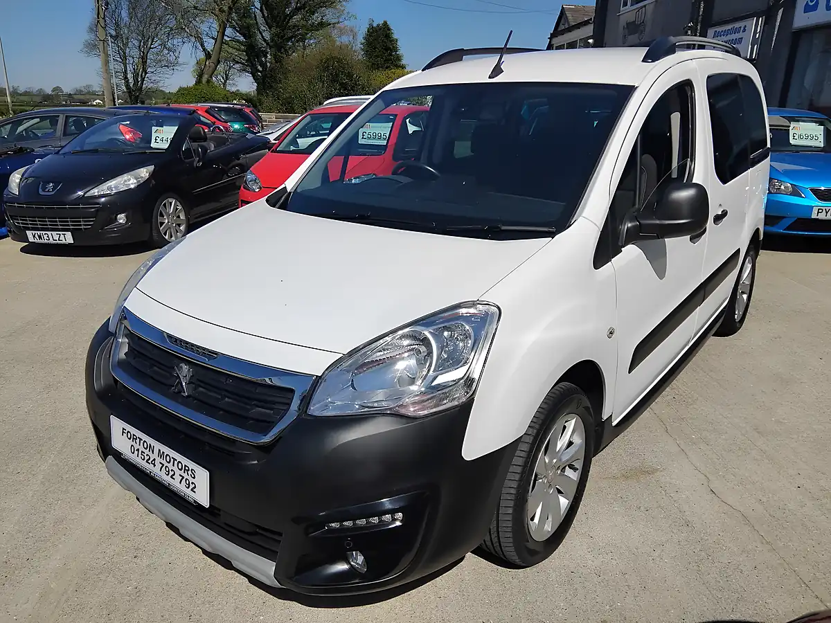 Used 2017 Peugeot Partner Tepee Outdoor White - Interior and Exterior details 4