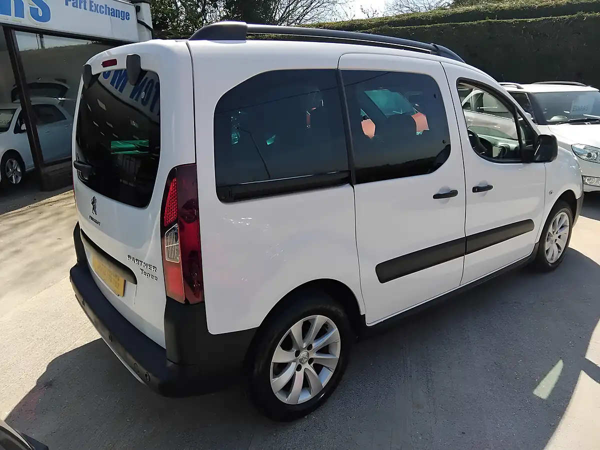 Used 2017 Peugeot Partner Tepee Outdoor White - Interior and Exterior details 8