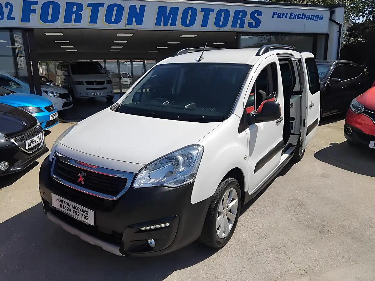 Used 2017 Peugeot Partner Tepee Outdoor White - Interior and Exterior details 9