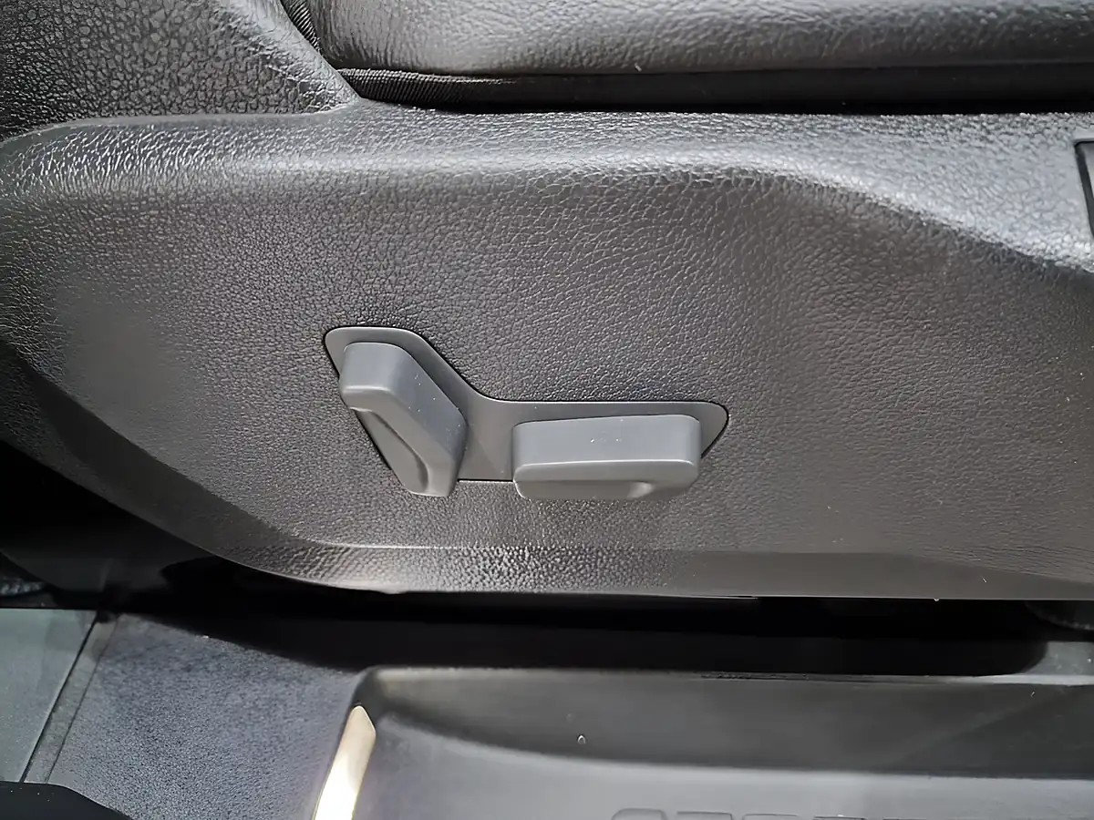 Used 2017 Peugeot Traveller Allure Compact Black - Interior and Exterior details 12