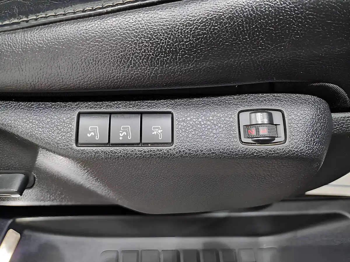 Used 2017 Peugeot Traveller Allure Compact Black - Interior and Exterior details 13