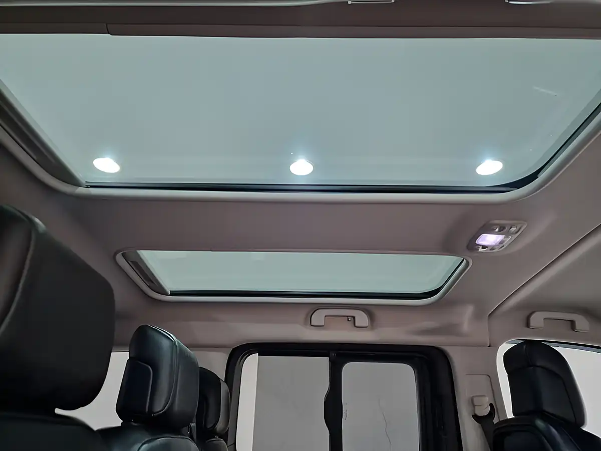 Used 2017 Peugeot Traveller Allure Compact Black - Interior and Exterior details 18