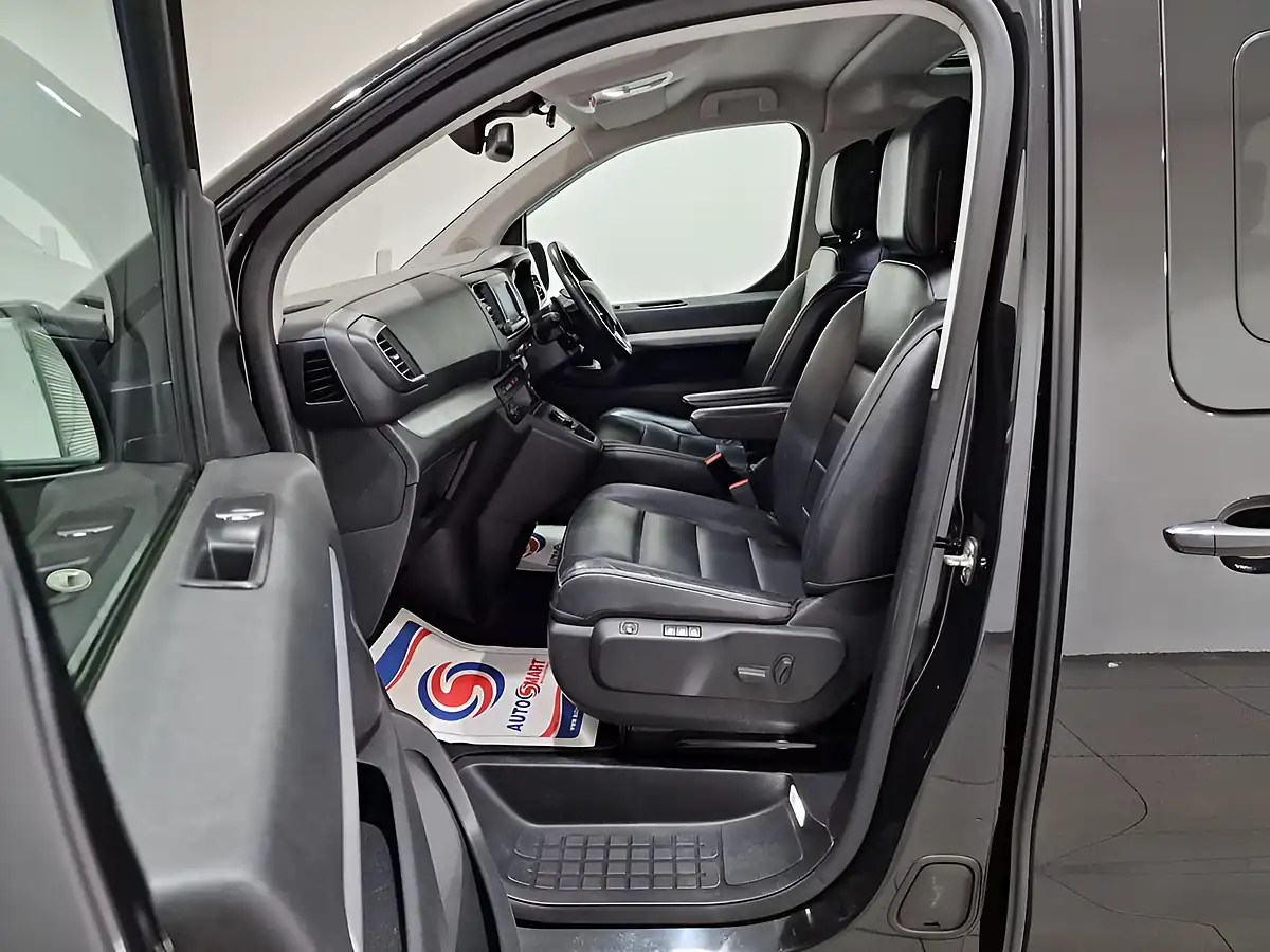 Used 2017 Peugeot Traveller Allure Compact Black - Interior and Exterior details 20