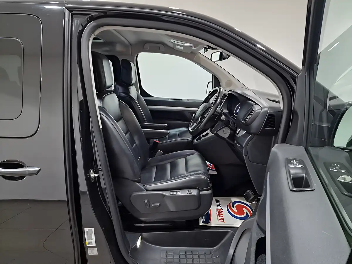 Used 2017 Peugeot Traveller Allure Compact Black - Interior and Exterior details 9